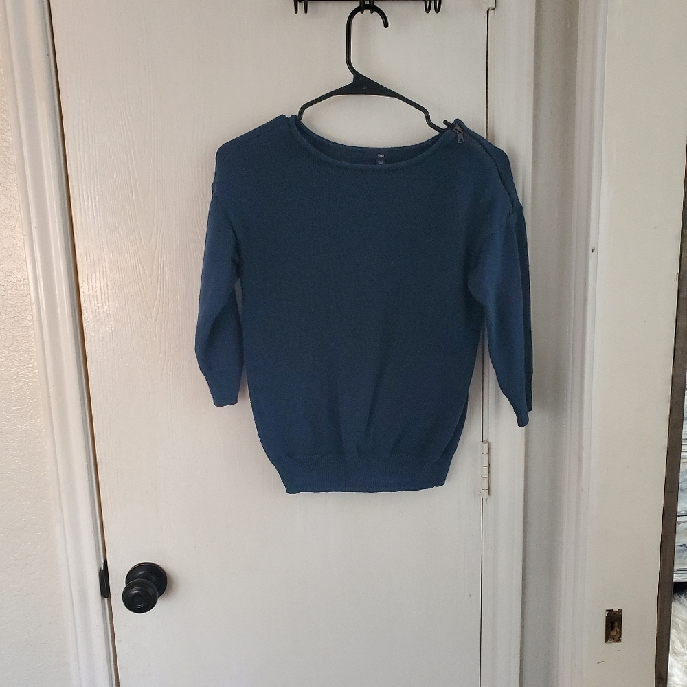 Small Blue Gap Sweatshirt